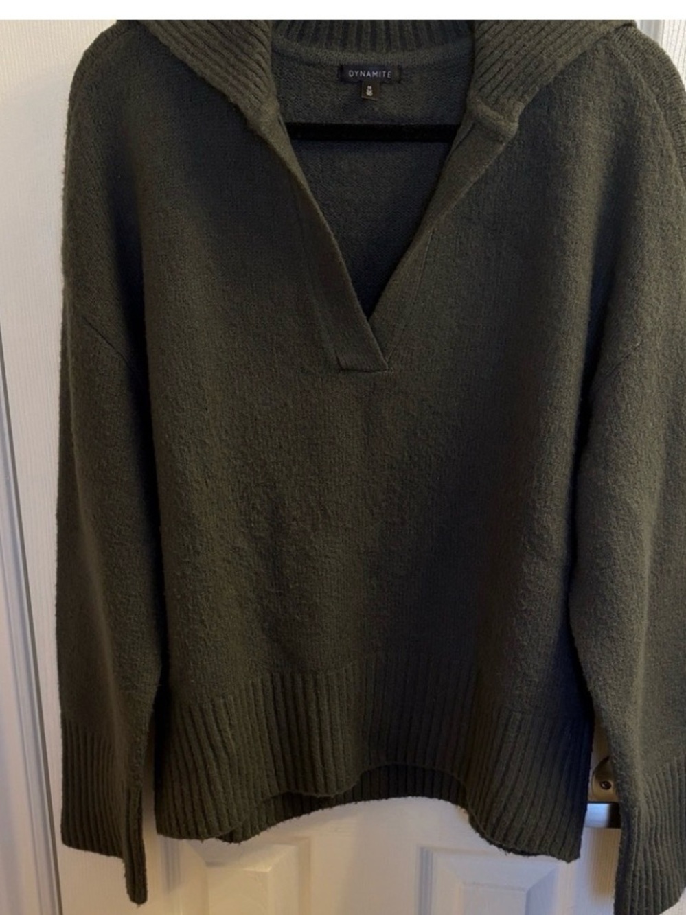 Open-Collar V-Neck Polo Sweater in forest green — Dynamite Size M